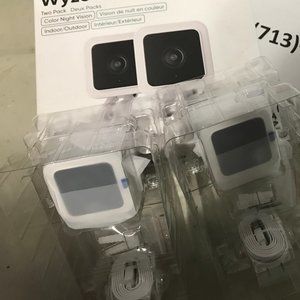 New 2-pack Never USED Wyze V3 Security Cameras
